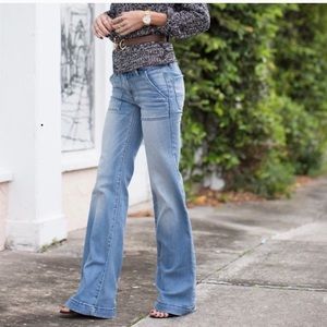 AMERICAN EAGLE A-line Super Stretch Flare Jeans